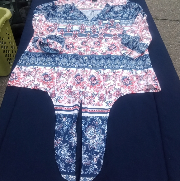 Colorful blouse. - Picture 3 of 7